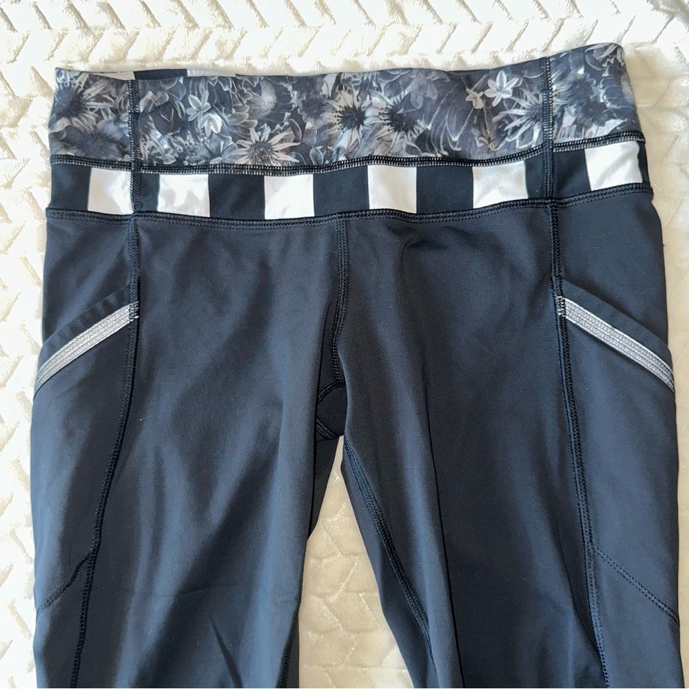 Lululemon Run A Marathon Crop II Black Straightup Stripe Black Angel Wing Size 6 - Picture 4 of 12